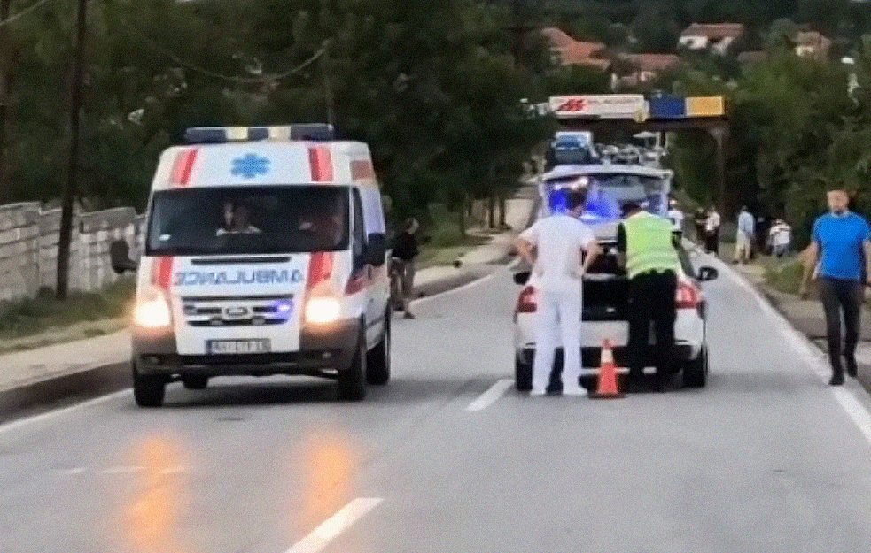 TEŽAK UDES KOD ĐAKOVICE: Jedna osoba poginula, 3 povređene 
